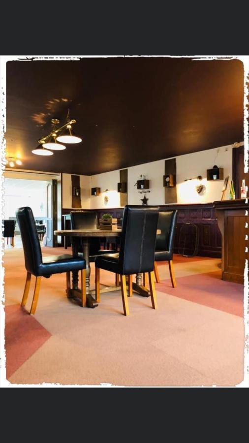 Hotel Le Bretagne Et Restaurant Le Papillon Gorron エクステリア 写真